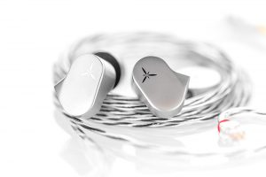 نقد ایرفون Moondrop lan